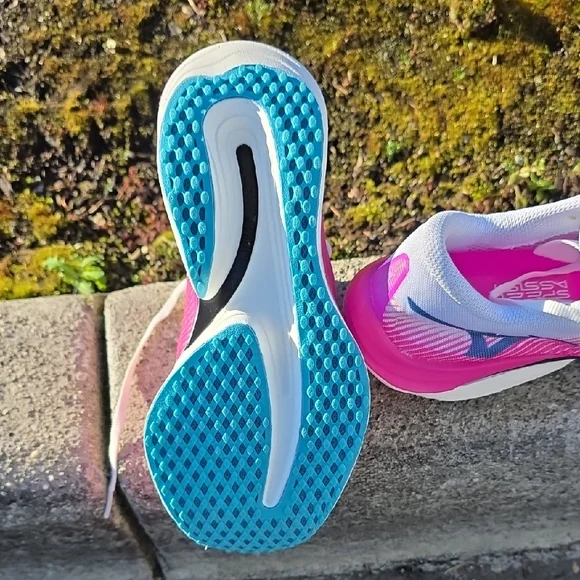 Mizuno Wave Rebellion Pro Women's Pink and White Athletic Shoes. Sz 7 - Picture 4 of 10